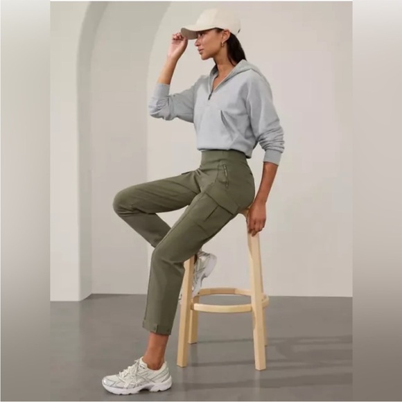 Athleta Pants - NWT Athleta Women’s Endless High Rise Cargo Pants Olive size 12